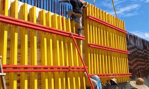 05-wall-formwork-panel-transportation-via-crane